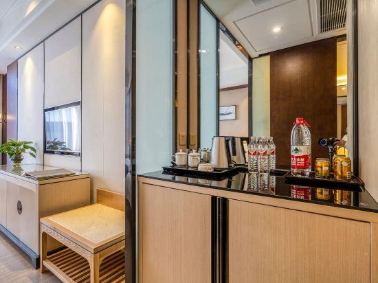 Миян: Baoyue Hotel