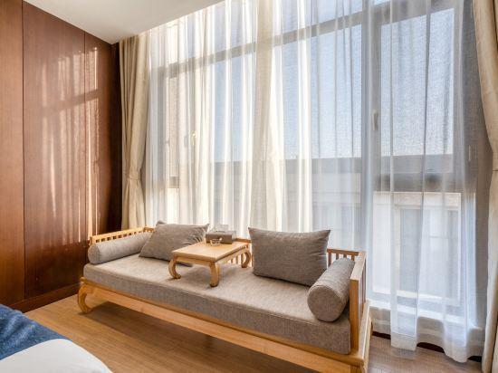 Миян: Baoyue Hotel