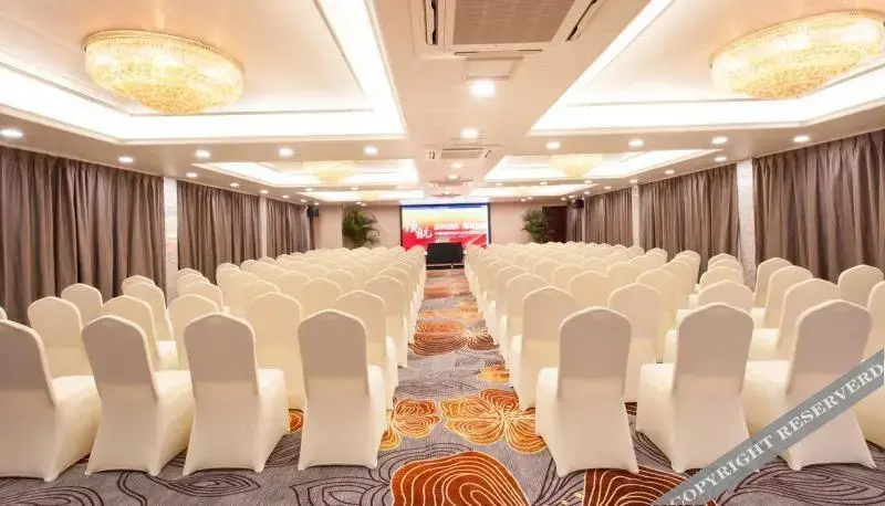 Гуйлинь: Days Inn by Wyndham Business Place Guilin Yishun