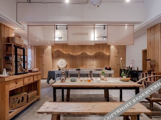 Чунцин: or Mountain and Poetry Courtyard Hostel