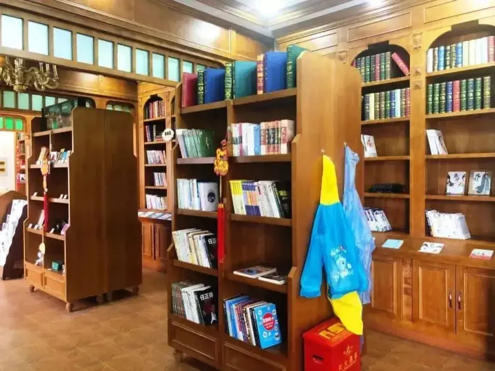 Дунъян: Film and Television Theme Hostel