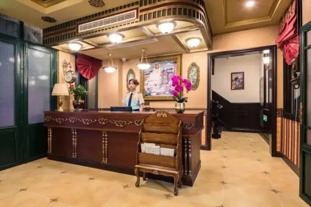 Дунъян: Film and Television Theme Hostel