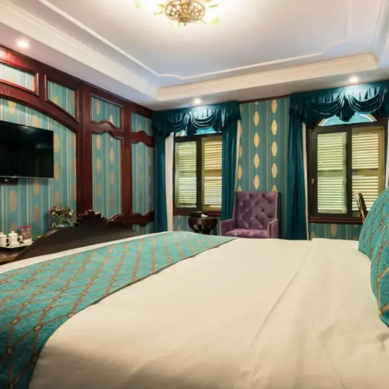 Дунъян: Film and Television Theme Hostel