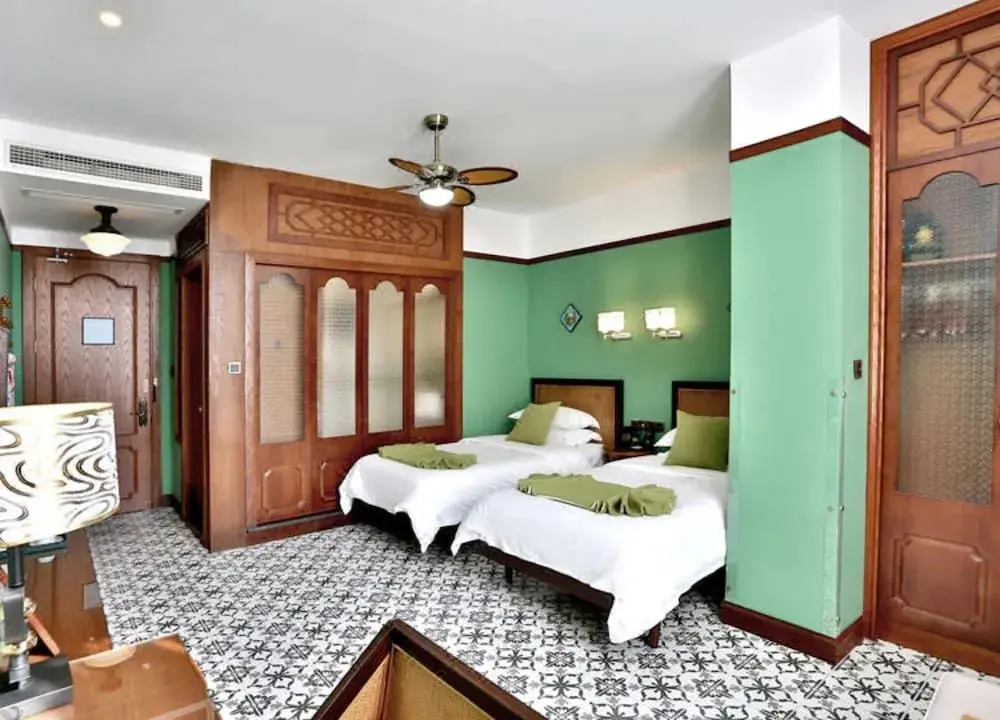 Дунъян: Film and Television Theme Hostel