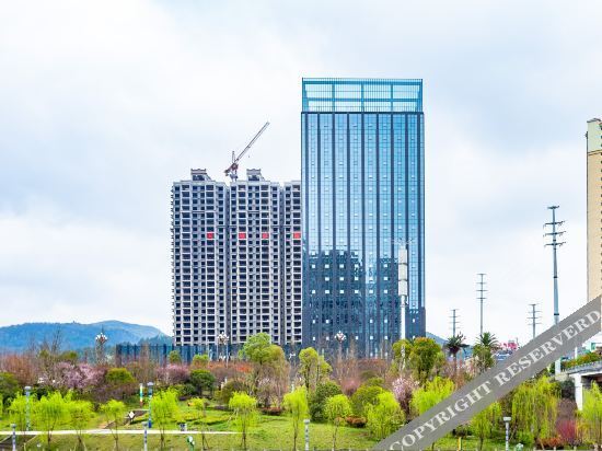 Цинлун: Qianzhong Hotel
