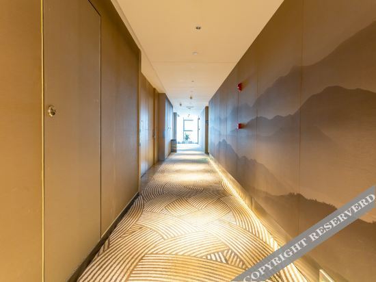 Цинлун: Qianzhong Hotel