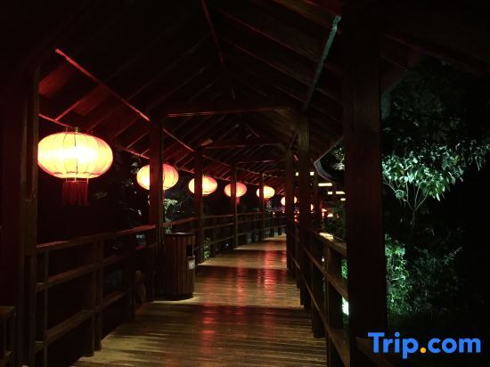Дали: Putuoquan Hot Spring Resort