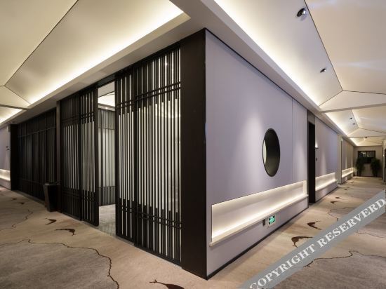 Чжэнчжоу: Moshang Light House Hotel (Zhengzhou South China City Longhu Jinyicheng Shopping Center)