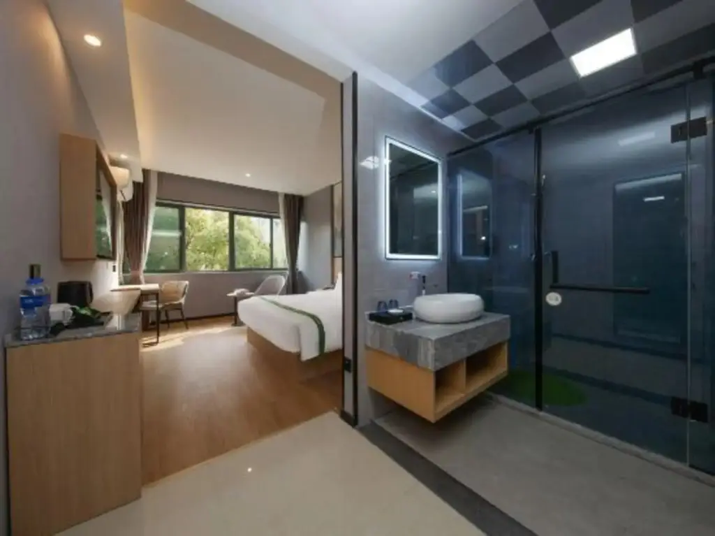 Цзясинь: GreenTree Inn Express Hotel (Haiyan Wuyue Plaza)