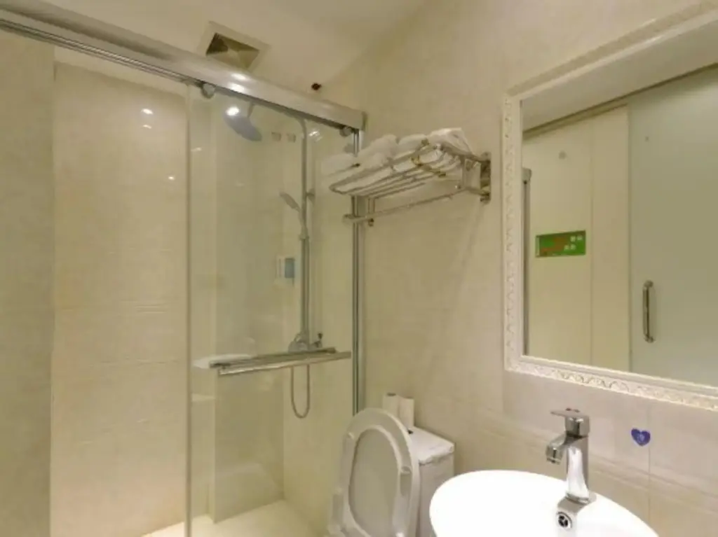 Тайчжоу: 8090 fashion business hotel (Taizhou Yinan Street store)