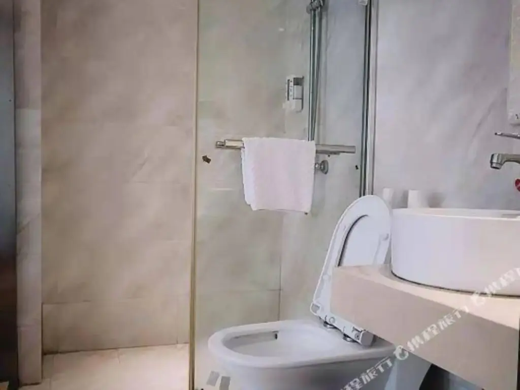 Тайчжоу: 8090 fashion business hotel (Taizhou Yinan Street store)