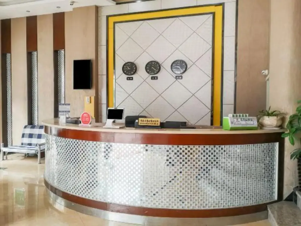 Тайчжоу: 8090 fashion business hotel (Taizhou Yinan Street store)