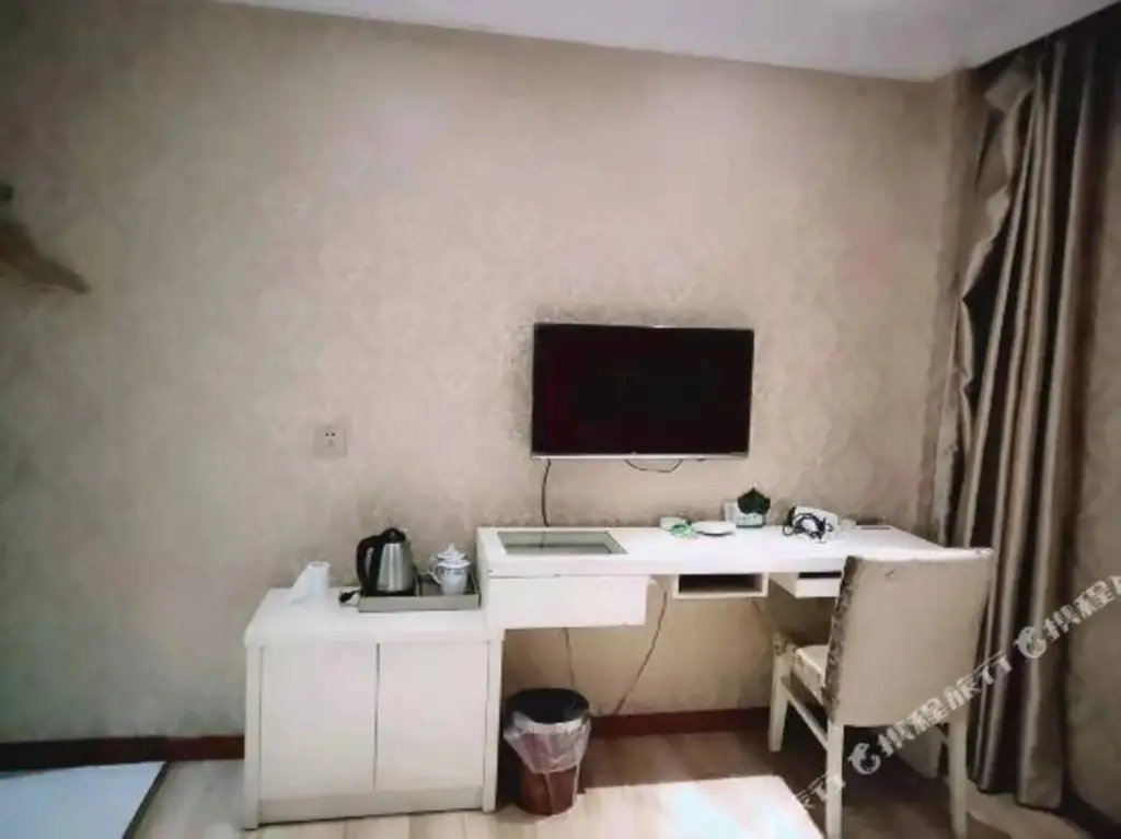 Тайчжоу: 8090 fashion business hotel (Taizhou Yinan Street store)