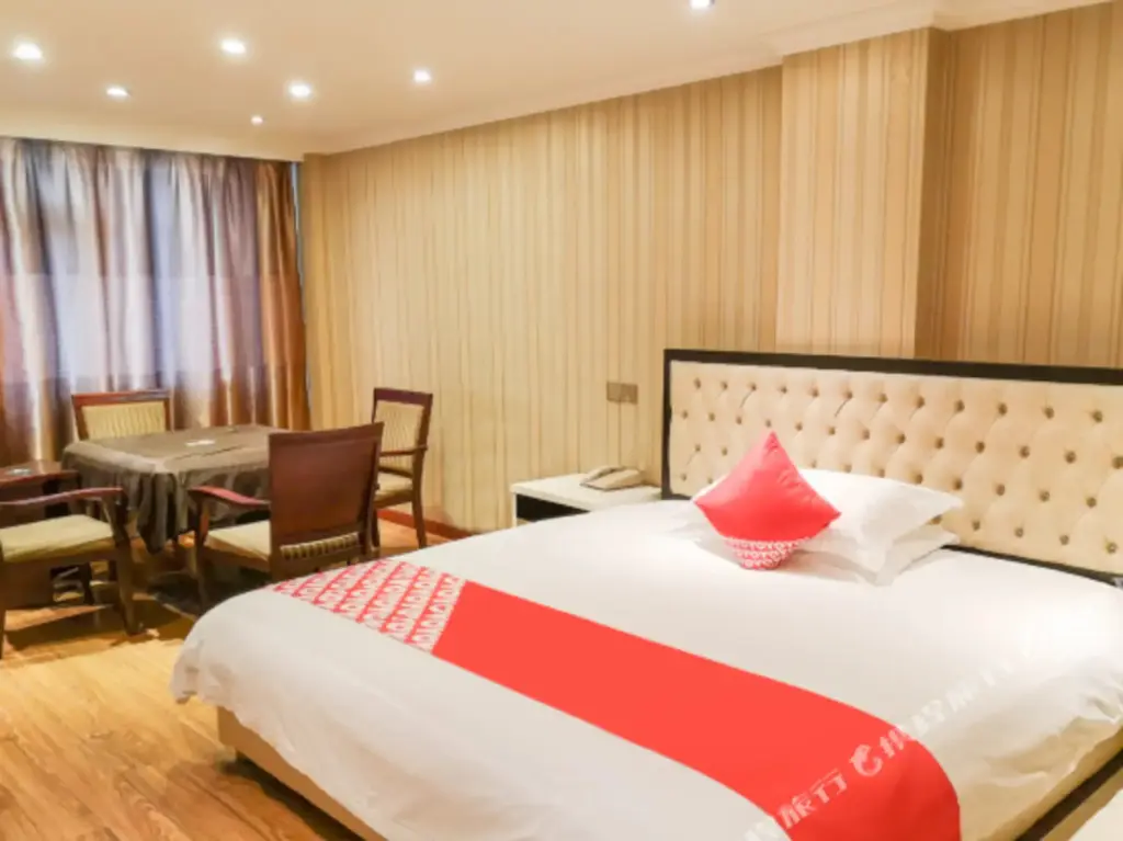 Тайчжоу: 8090 fashion business hotel (Taizhou Yinan Street store)
