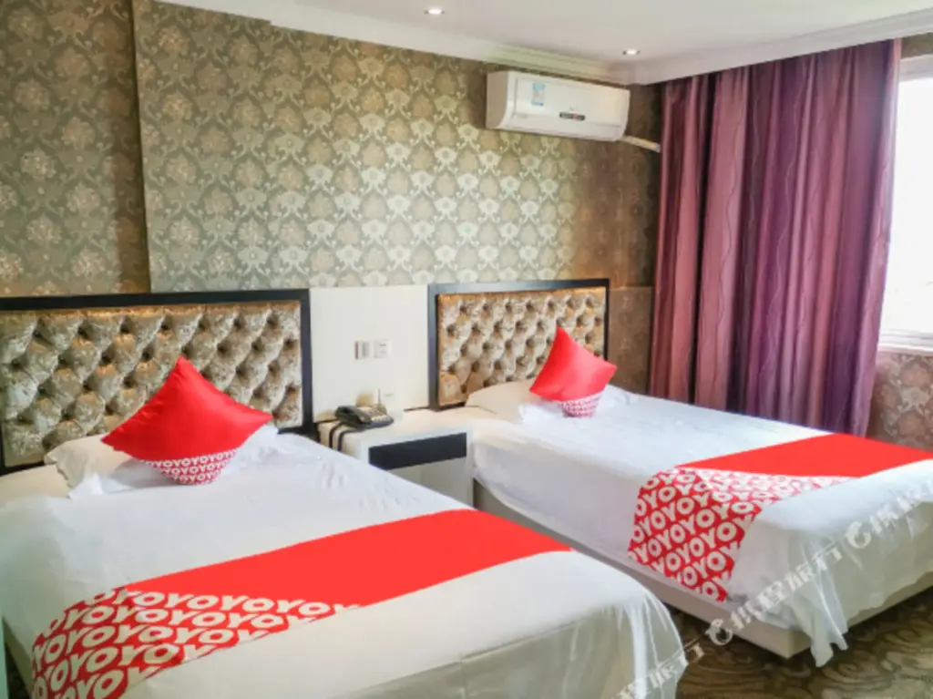 Тайчжоу: 8090 fashion business hotel (Taizhou Yinan Street store)