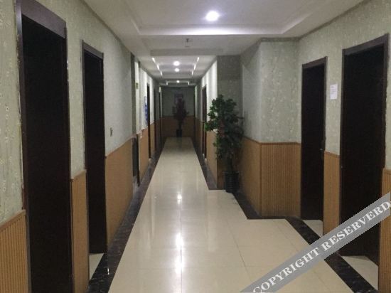 Шанграо: Yugan City Express Hotel