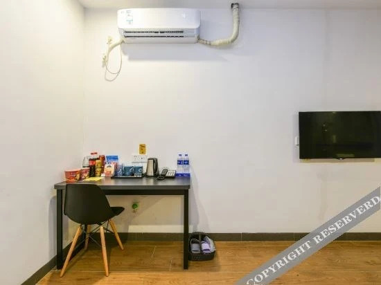 Гуанчжоу: Guangzhou A Apartment (Conghua Passenger Transport Subway Station)