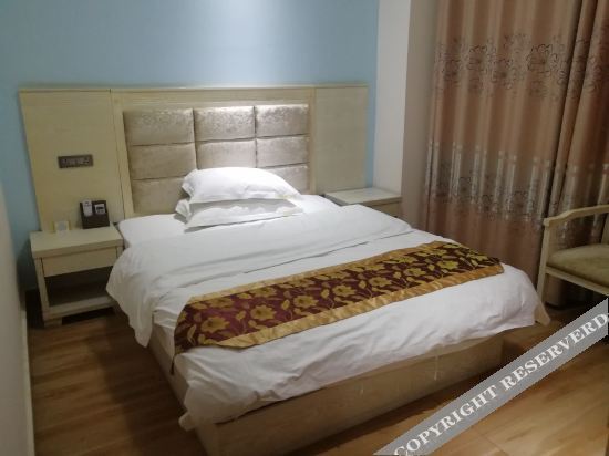 Куньмин: Yiliang Peninsula Holiday Inn