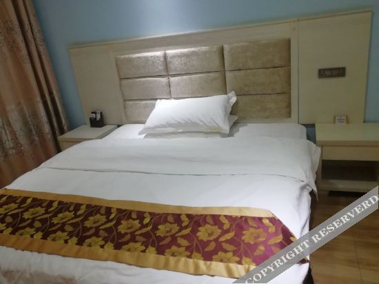 Куньмин: Yiliang Peninsula Holiday Inn