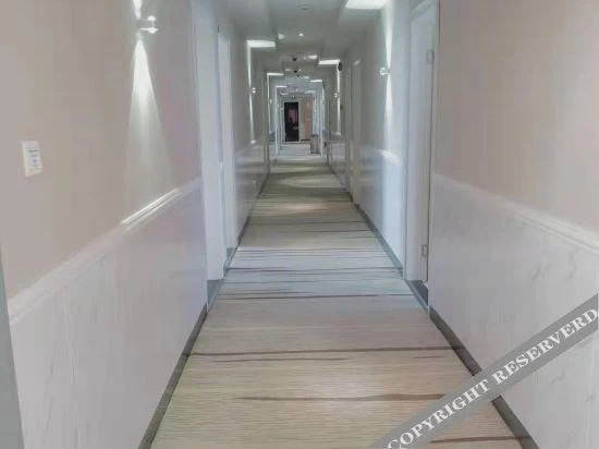 Шанхай: Yibai Liangpin Hotel (Shanghai Fengxian Situan)