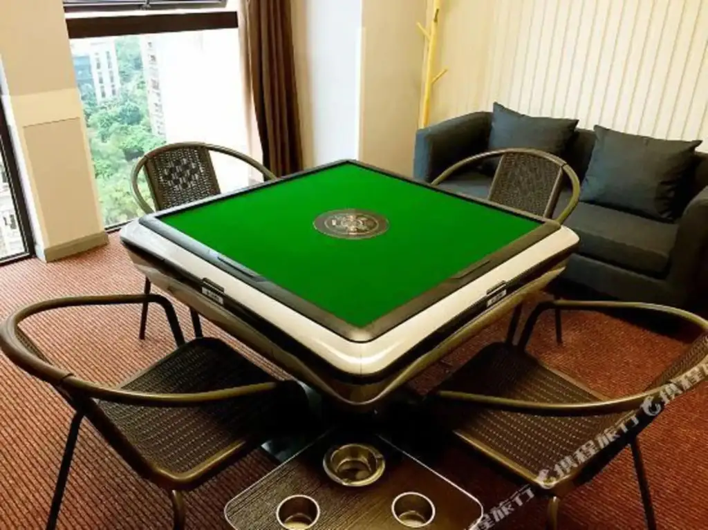 Чунцин: Chongqing Tianjie Xiaowo Apartment