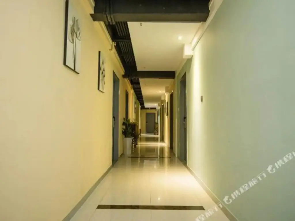 Чунцин: Chongqing Tianjie Xiaowo Apartment