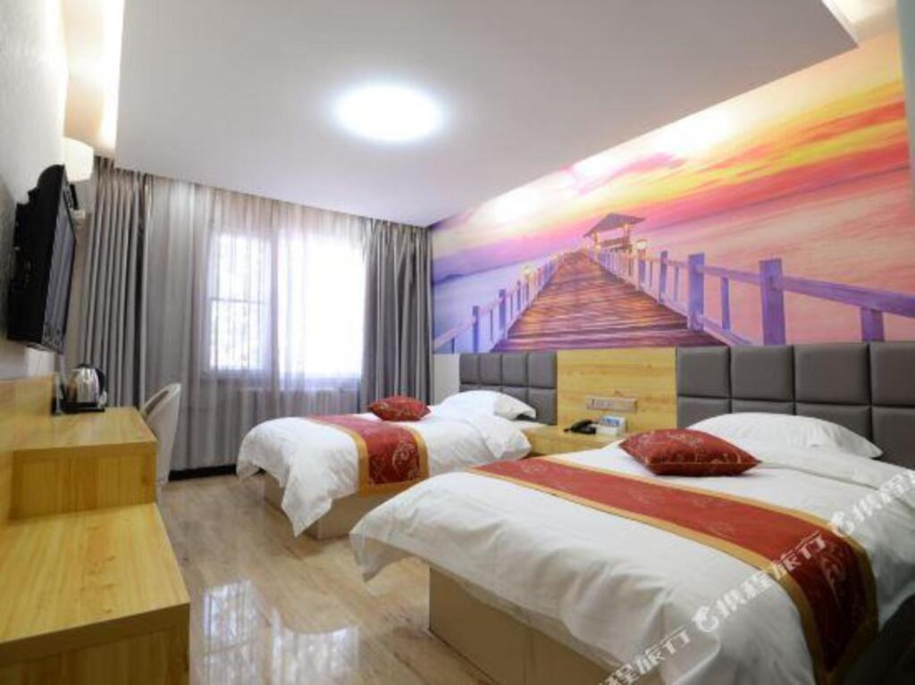 Лянфан: Super8 (yanjiaobeiouxiaozhen)