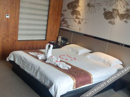 Дацин: Holiday Inn Dulbert Sunshine Hot Springs