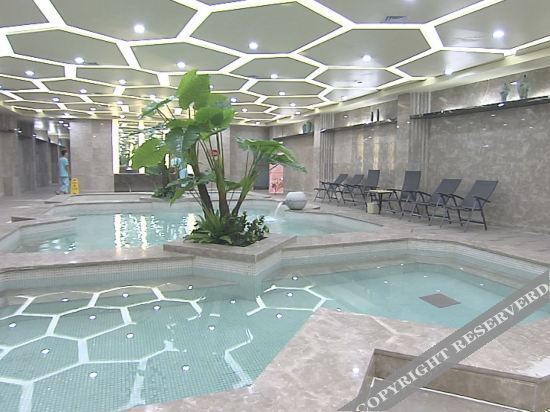 Дацин: Holiday Inn Dulbert Sunshine Hot Springs