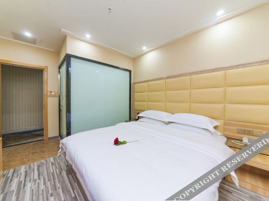 Ухань: Century Business Hotel (Zuoling New Town)