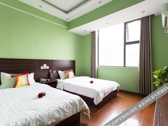 Кайфын: Yipai Chain Hotel (Qixian County Middle School Shop)