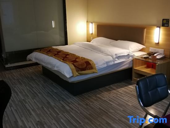 Хуанган: Tuwo Holiday Hotel (Yingshan bus station store)