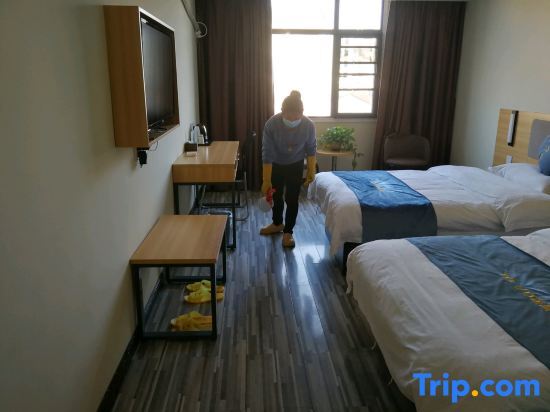 Хуанган: Tuwo Holiday Hotel (Yingshan bus station store)