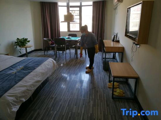 Хуанган: Tuwo Holiday Hotel (Yingshan bus station store)
