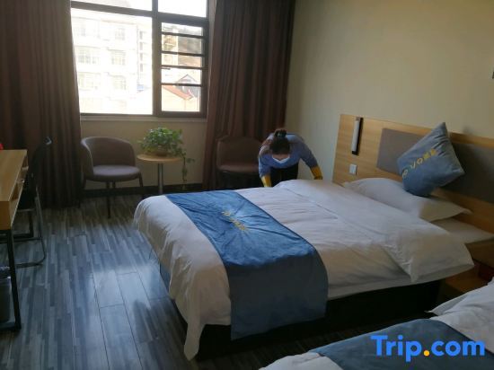 Хуанган: Tuwo Holiday Hotel (Yingshan bus station store)