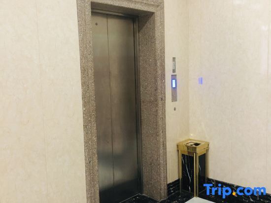 Синьян: Xinyang New Century Business Hotel