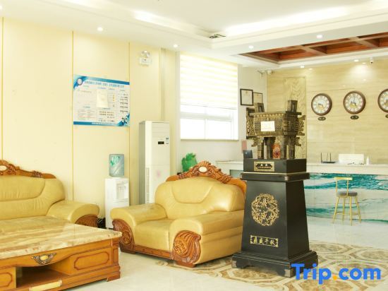 Синьян: Xinyang New Century Business Hotel