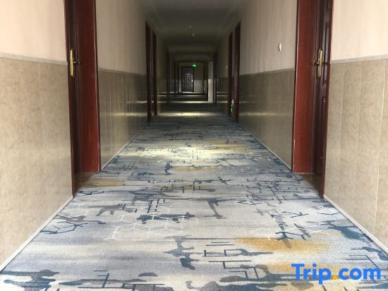 Синьян: Xinyang New Century Business Hotel