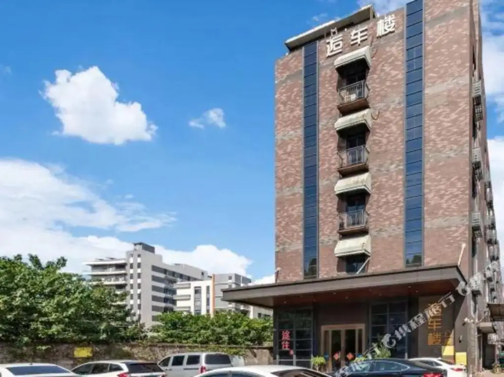 Фошань: Passenger car building apartment
