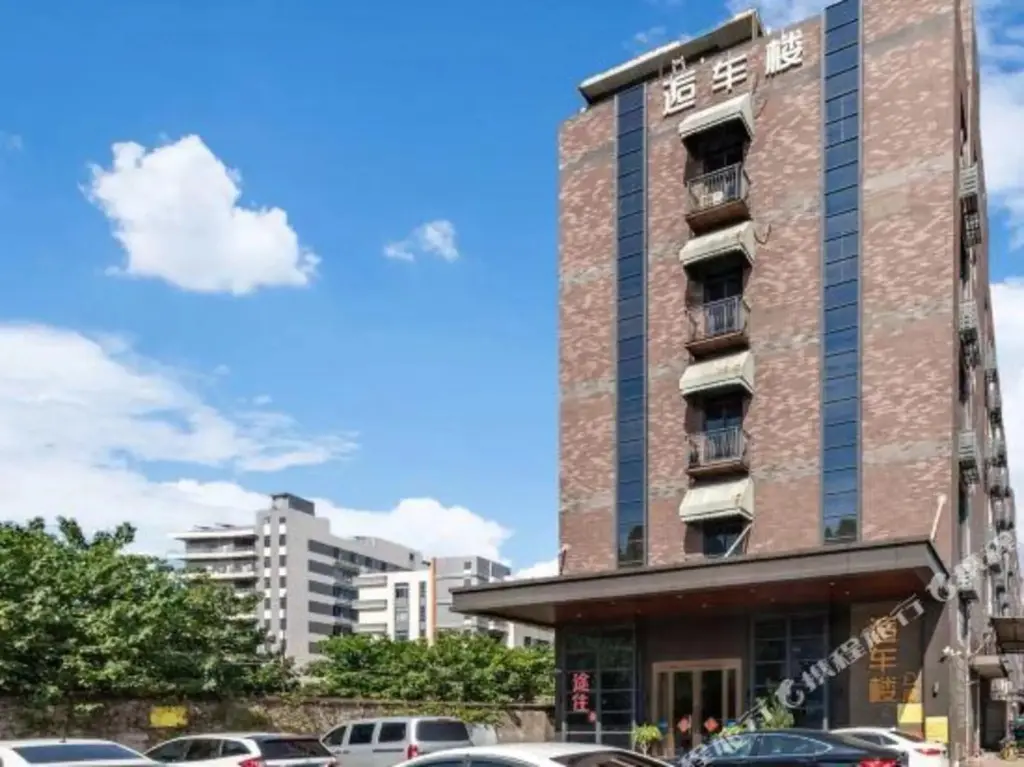 Фошань: Passenger car building apartment