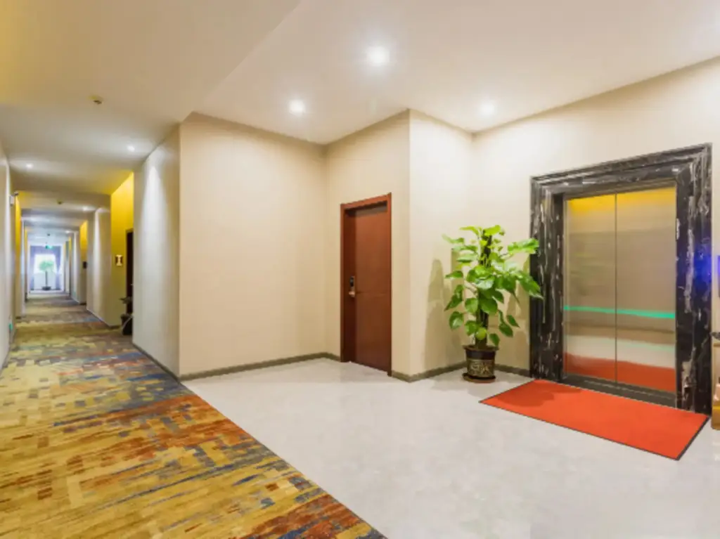 Фошань: Passenger car building apartment