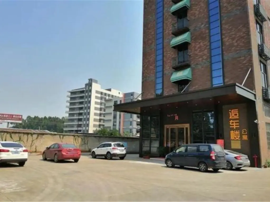 Фошань: Passenger car building apartment