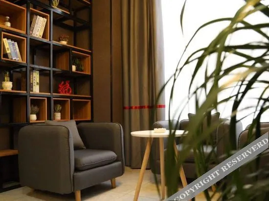 Гуши: Thank Inn Chain Hotel (Gushi Hongsu Road)