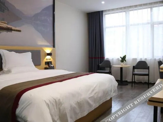 Гуши: Thank Inn Chain Hotel (Gushi Hongsu Road)