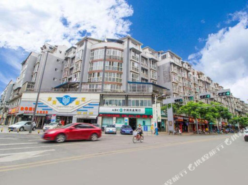 Мэйшань: Yading Hotel (Meishan Jinjiang college store)