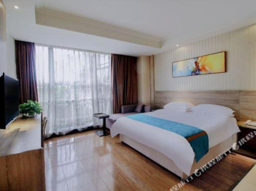 Мэйшань: Yading Hotel (Meishan Jinjiang college store)