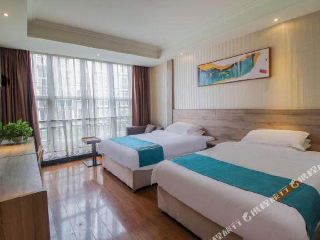 Мэйшань: Yading Hotel (Meishan Jinjiang college store)