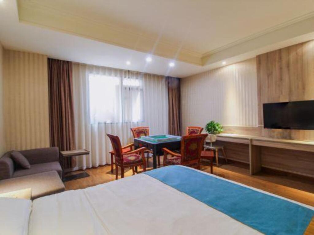 Мэйшань: Yading Hotel (Meishan Jinjiang college store)