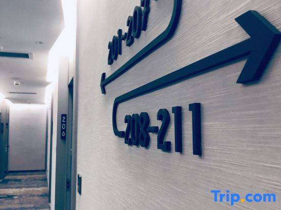 Шэньчжэнь: Carredon Apartments (International Convention Center Store)