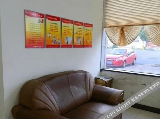 Тайчжоу: Hengda Business Hotel (Taizhou Linhai High-speed Railway South Station)